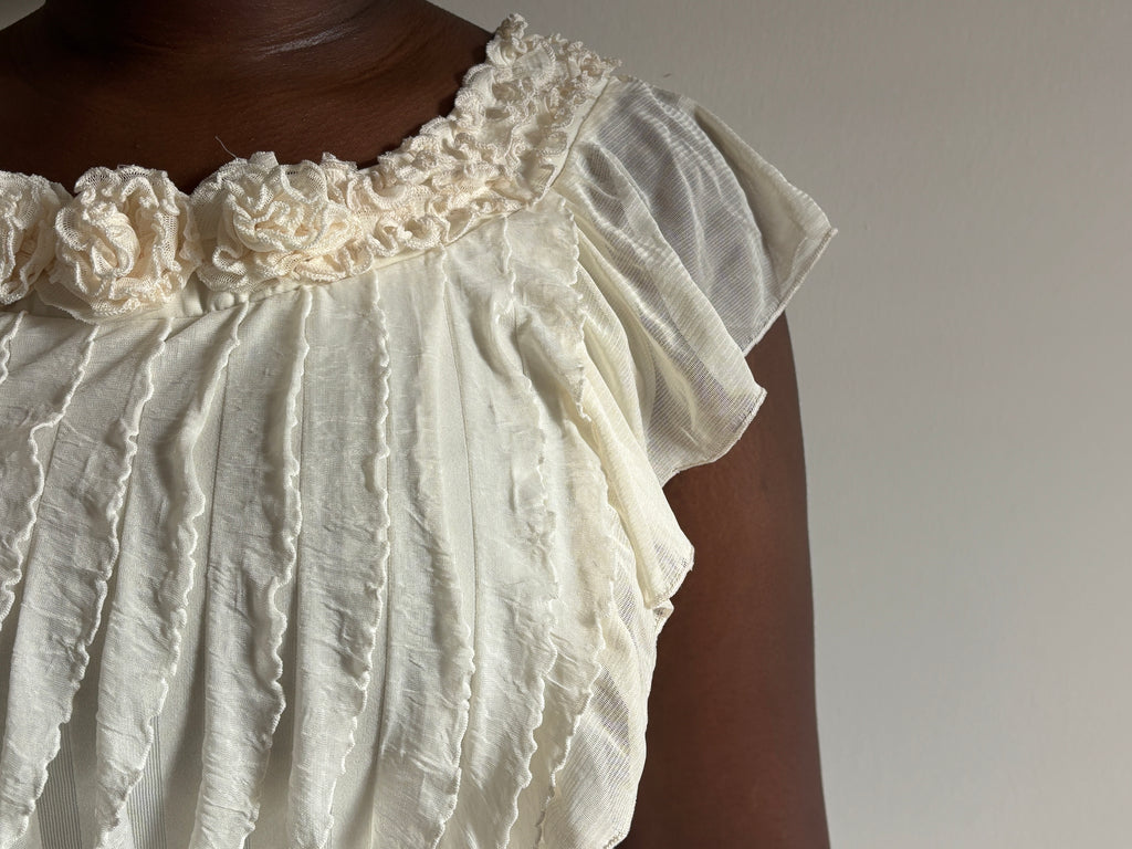 🤍 White Textured Ruffle Sleeve Top