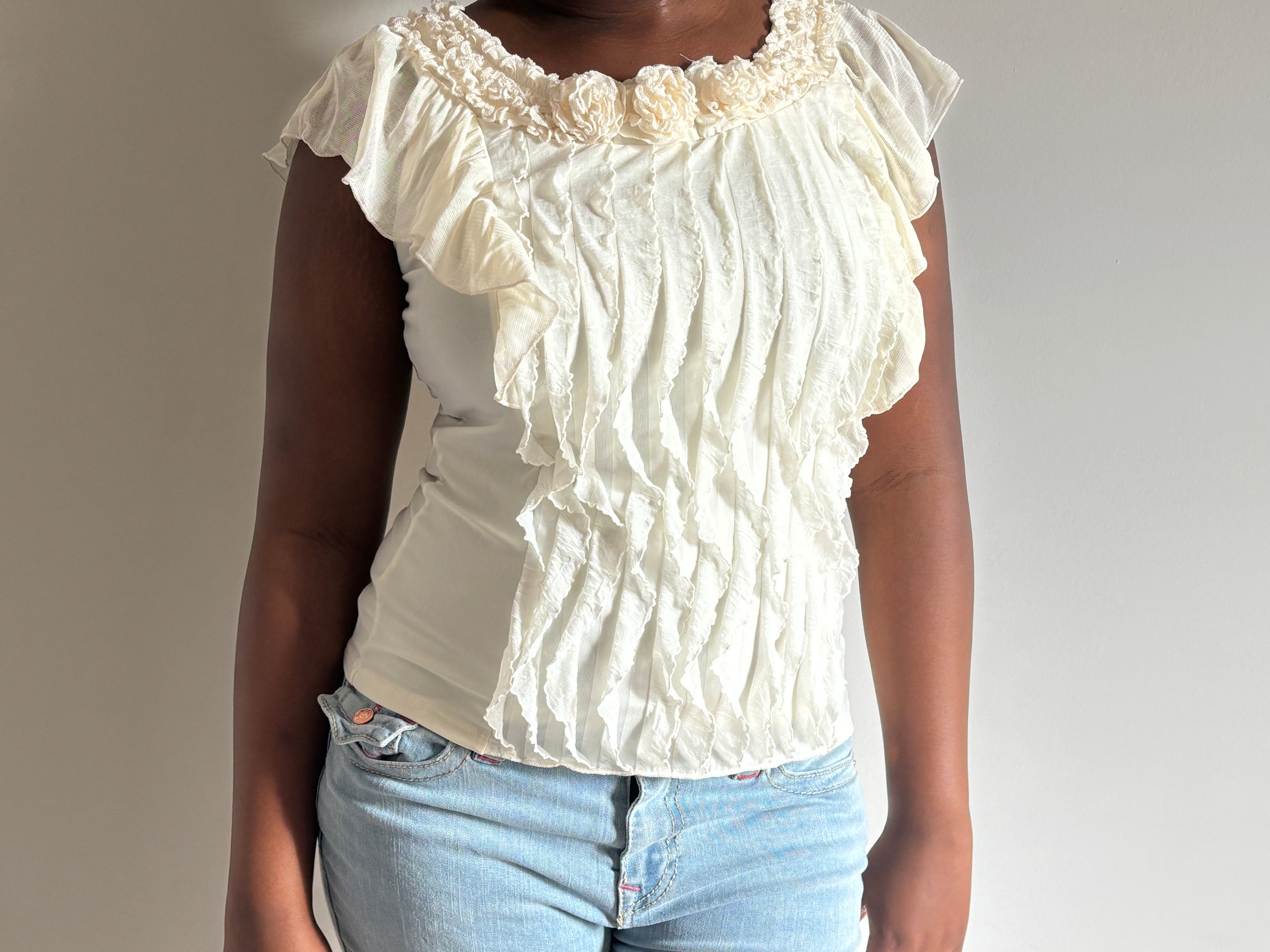 🤍 White Textured Ruffle Sleeve Top