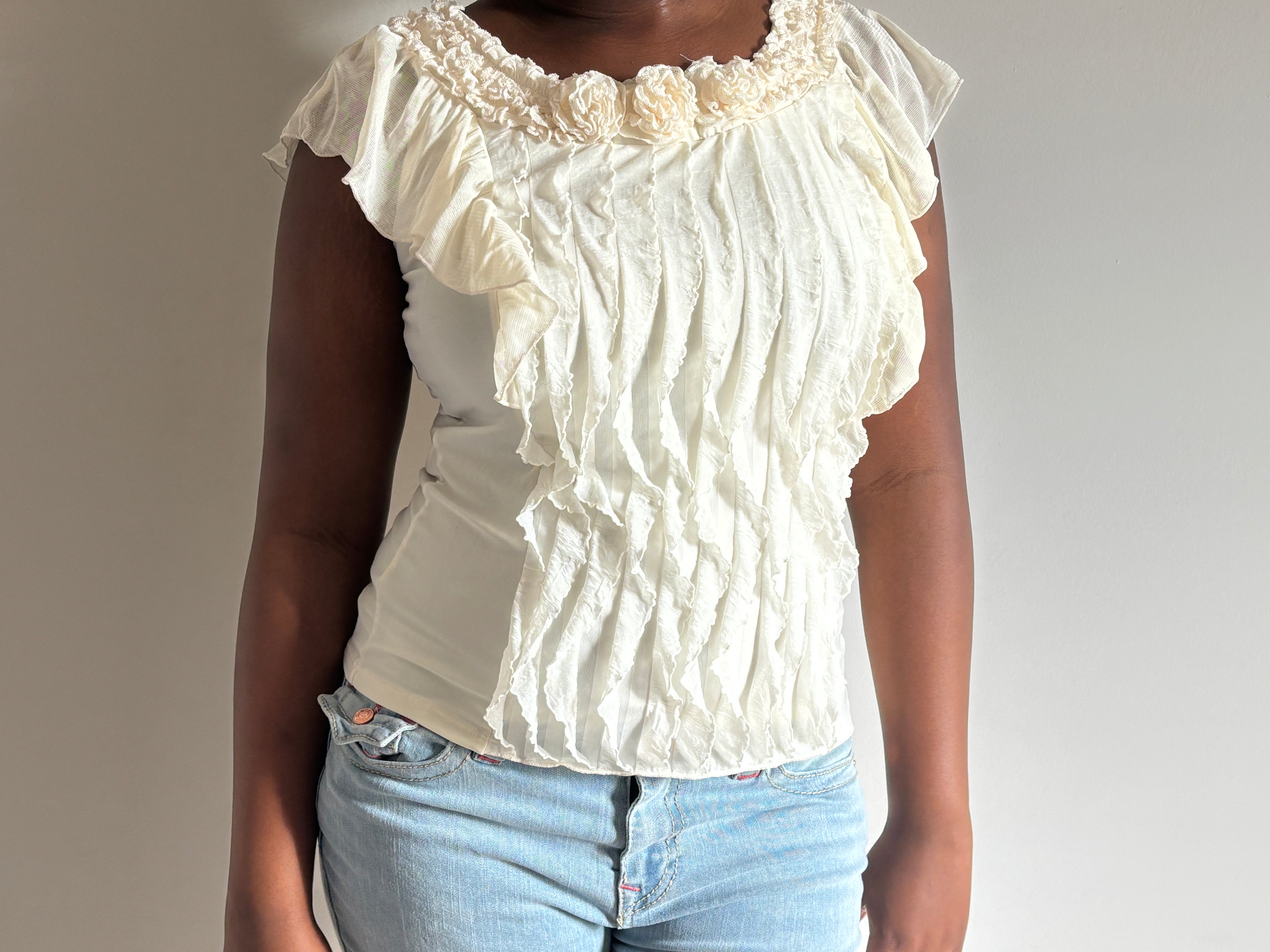 🤍 White Textured Ruffle Sleeve Top