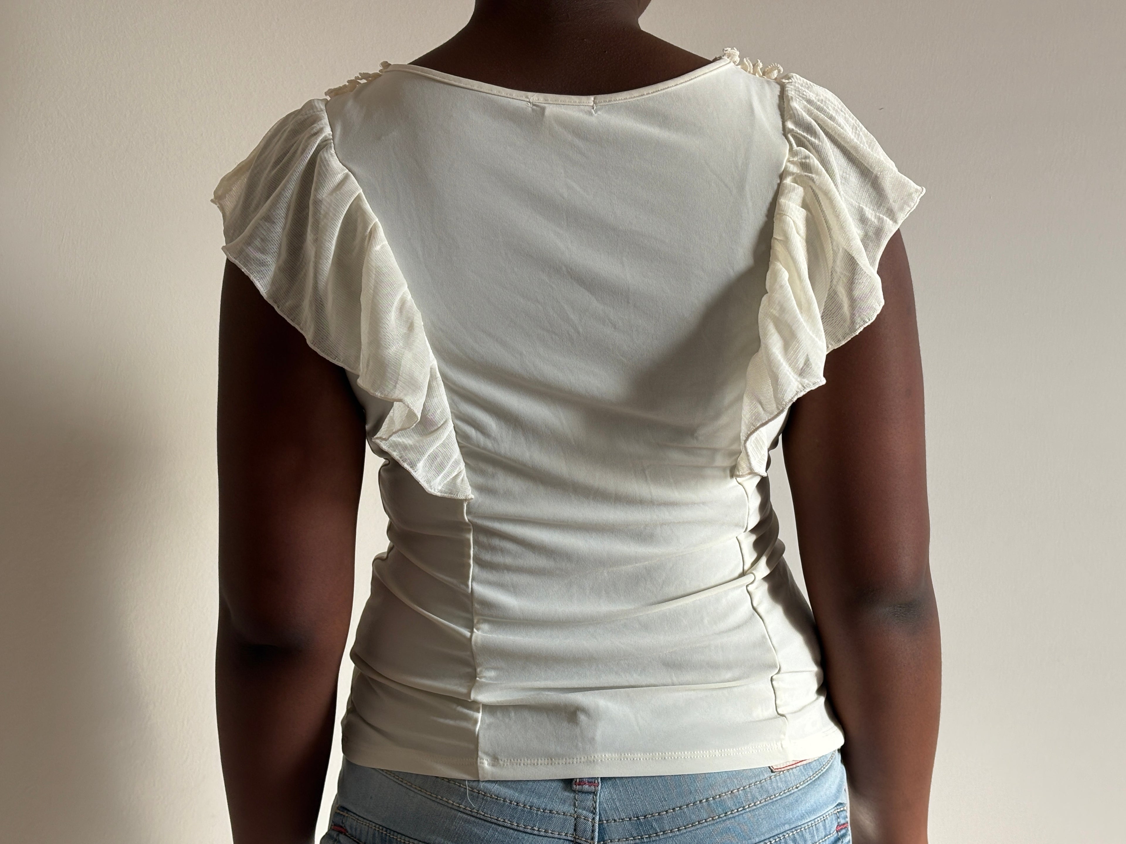 🤍 White Textured Ruffle Sleeve Top